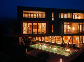 Parkhotel Flora am Schluchsee, hotel with pools in Schluchsee