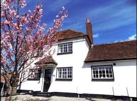 Double Award Winning 1700's Grd 2 listed cottage near Stonehenge โรงแรมในเอมส์เบอรี