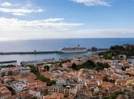 Funcho 91 - Spacious 100m2 Apt - Panoramic Views - Free Parking - Madeira