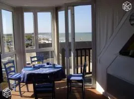 La voile nacrée, vue magnifique sur la plage historique de Juno Beach !