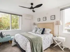 3bd 2 bthToorak Village luxurious Apartment, Relax