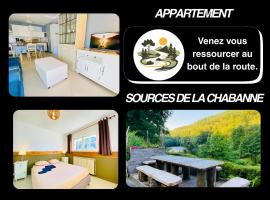 MAGNIFIQUE Location au bout de la route, Hotel in Saint-Hilaire-les-Courbes
