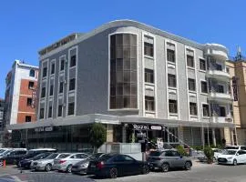 Royal Hotel
