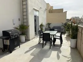 Maltese Terrace house with a modern touch - close to airport 4 km