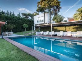 Luxurious Villa Orange Charm Privacy, Comfort, and Scenic Beauty, hotel a Cascais