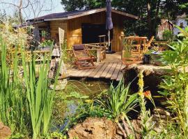 Petit chalet 4 personnes bain nordique, hotel v destinaci Amoncourt