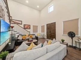 Downtown Access • Fenced Yard • Sleeps 10