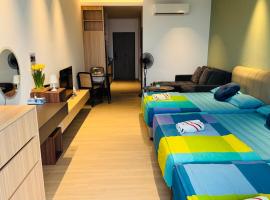 SS Staycation 3 Roxy Sematan Beach APT, hotel in Sematan