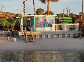 Blue Heron Bridge Hotel and Dive Club, khách sạn ở Riviera Beach