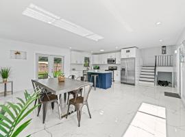 Casa Sol - 4 Bedroom 2 Bath - 7 beds - Affordable Stays For Large Groups, Hotel in Ives Estates