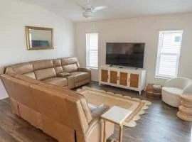Brand New Designer Home - 5 minutes from East Port