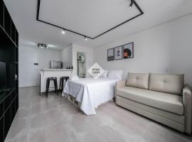 Studio Completo em Barueri - Selenita #9 by Stay Luvi, hotelli kohteessa Barueri