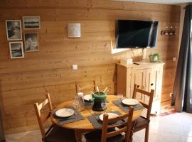 logement entre lac et montagnes, hotel em Thônes