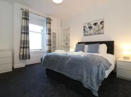 Modern 2 Bedroom Cottage Flat