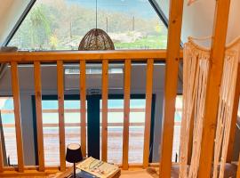 Chal&eacute;s Luna in rio A-Frame WI-FI Fibra aquecimento vista rio e montanha PNPGer&ecirc;s, chalet di Ponte da Barca