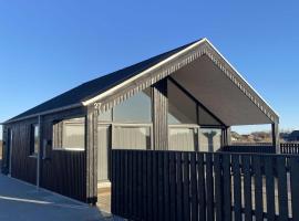Luxury cottage close to the beach, готель у місті Леккен