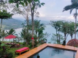 VILLA GAMRANG di PELABUHAN RATU, hotelli kohteessa Bantarkalapa