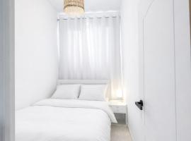 Budget Smart Stay check out at 2 pm, hotel a Abu Dhab