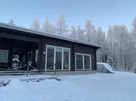 Private Lakefront Log Villa in Lapland with Sauna