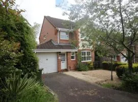 Great Parking and Spacious 3 Bedroom Home Andover