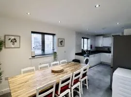 Spacious 5 Bedroom Home in Langley