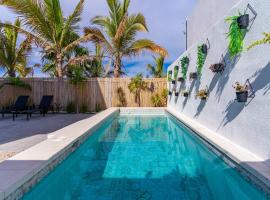 Modern House, Rooftop Ocean Views & Private Pool, hotel en El Centenario