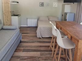 Hospedaje Costanera del Sol, hotelli kohteessa La Adela
