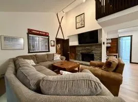 Liquid Lodge: 6BR Multi-Family Hub with 3 Living Areas, Private Hot Tub & Ski Deals
