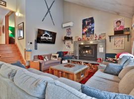 Eastwood Chalet - 4BR Killington Chalet | 4 Full Baths | Private Sauna & Hot Tub | Walk-Off Trail, hotel que acepta mascotas en Killington Village