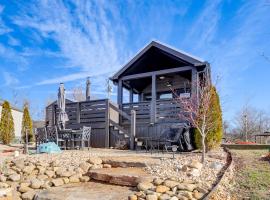 Morganton में, होटल Lakefront Gem with Resort Perks Morganton Tiny Home