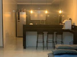 Casa aconchegante com piscina e garagem dupla, Hotel in Búzios