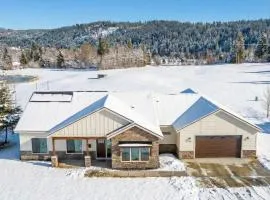 Luxury Ski & Golf 4BR Retreat w EV outlet Hot Tub