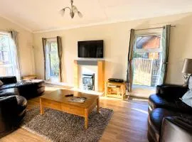 Family Friendly Lodge sleeping 5 with Hot Tub - Devon