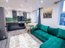 Modern 2BR Flat Steps from Cardiff Pubs & Town