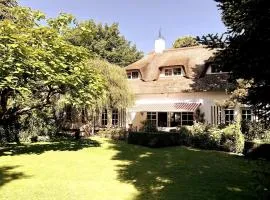 Westvleugel van luxe villa - 100 m2 - 5-8 persons - sauna - whirlpools