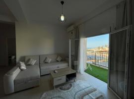 Yousra location, מלון בבומרדס