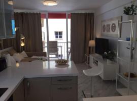 Seaside 2 bedroom Condo Fuengirola Spain, hotel di Fuengirola