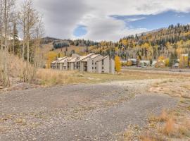 Walk to Giant Steps Lift - Brian Head Condo, hotel em Brian Head