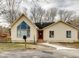 Spacious Millsboro Home on 16 Peaceful Acres, Hotel in Millsboro