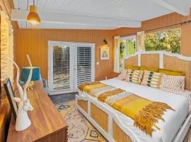 16 mi to Yosemite-1 mi to Oakhurst-Anthro Decor