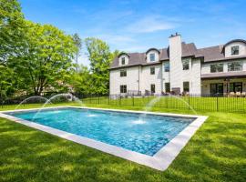 The Polished Pearl Estate — Luxe Retreat/Pool/Spa, hotel em Saddle River