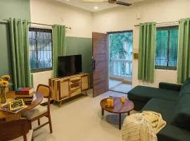 Cozy & Modern 2BHK W Pool-5 mins to Vagator Beach
