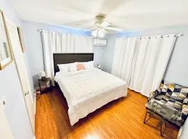 The Charming Cozy 4-Bedroom Getaway in Glen Burnie