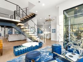 NEW! Luxury Pool Retreat & Casita in Midway Hollow, hótel í Dallas