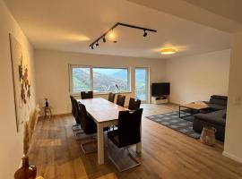Ferienhaus an der Burg Coraidelstein, hotel i Klotten