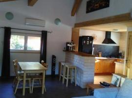 chalet parc loisir le pinedou la crau, hotel i La Crau