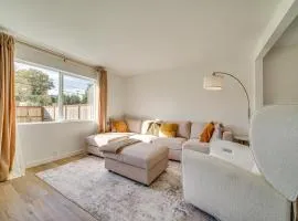 8 Mi to Downtown Seattle Cozy Home with Patio