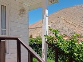 파이후아노에 위치한 호텔 Horcon Valle de elqui Hermosa Cabaña para 2 personas max 3 a 5 minutos del Río , negocio,tour Pisqueras,tour estrellas