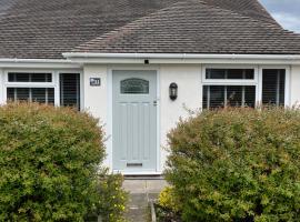 Idyllic bungalow in Burscough, ideal location in West Lancashire, hotel a Burscough