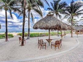 2B Beachfront condo! Pool! Games! 15 mins to PBI!, hotell sihtkohas Riviera Beach
